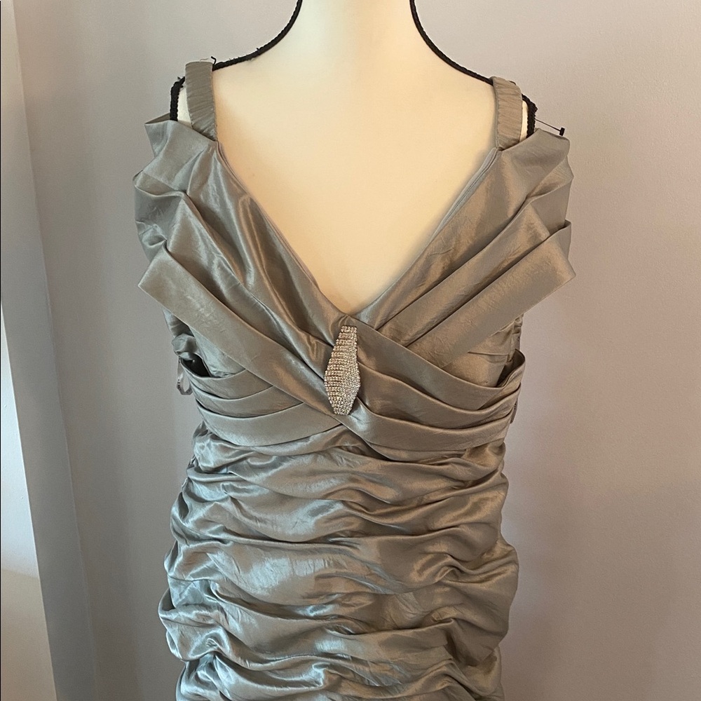 Cachet size 14 off shoulder silver/grey  Runched formal dress - Picture 2 of 11